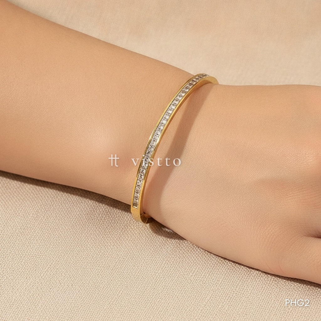 Pulsera dorada rígida, banda con fila de circonias cuadradas
