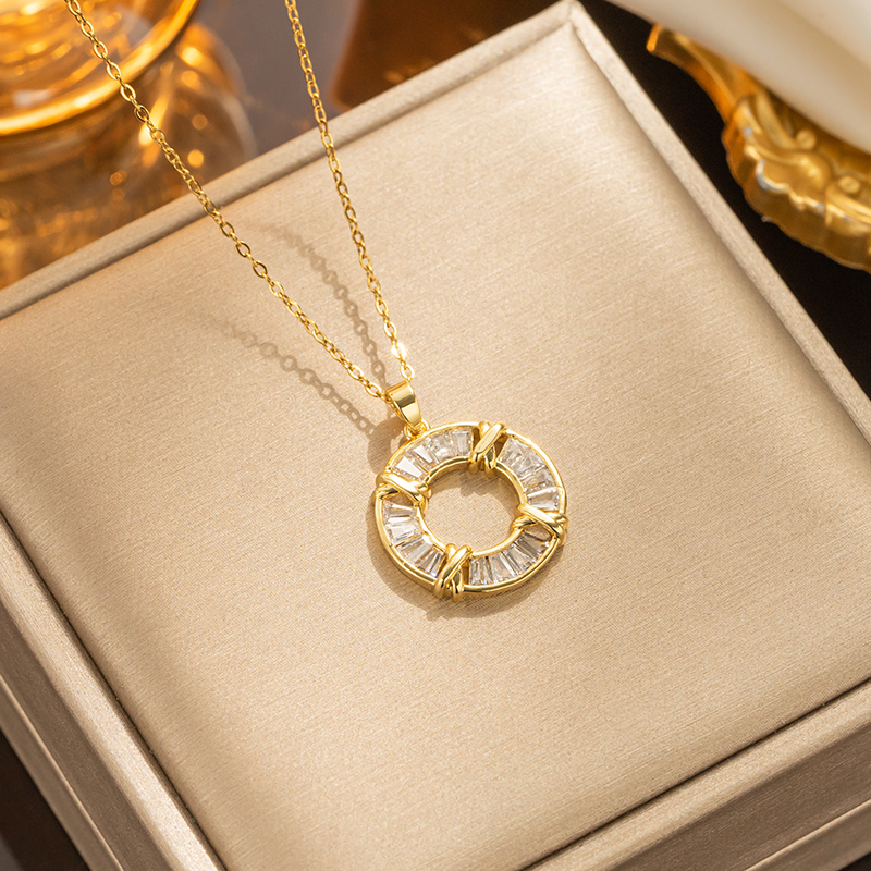 [C19] Collar con colgante de acero inoxidable 316 con recubrimiento PVD y chapado en oro 18k (Oro)
