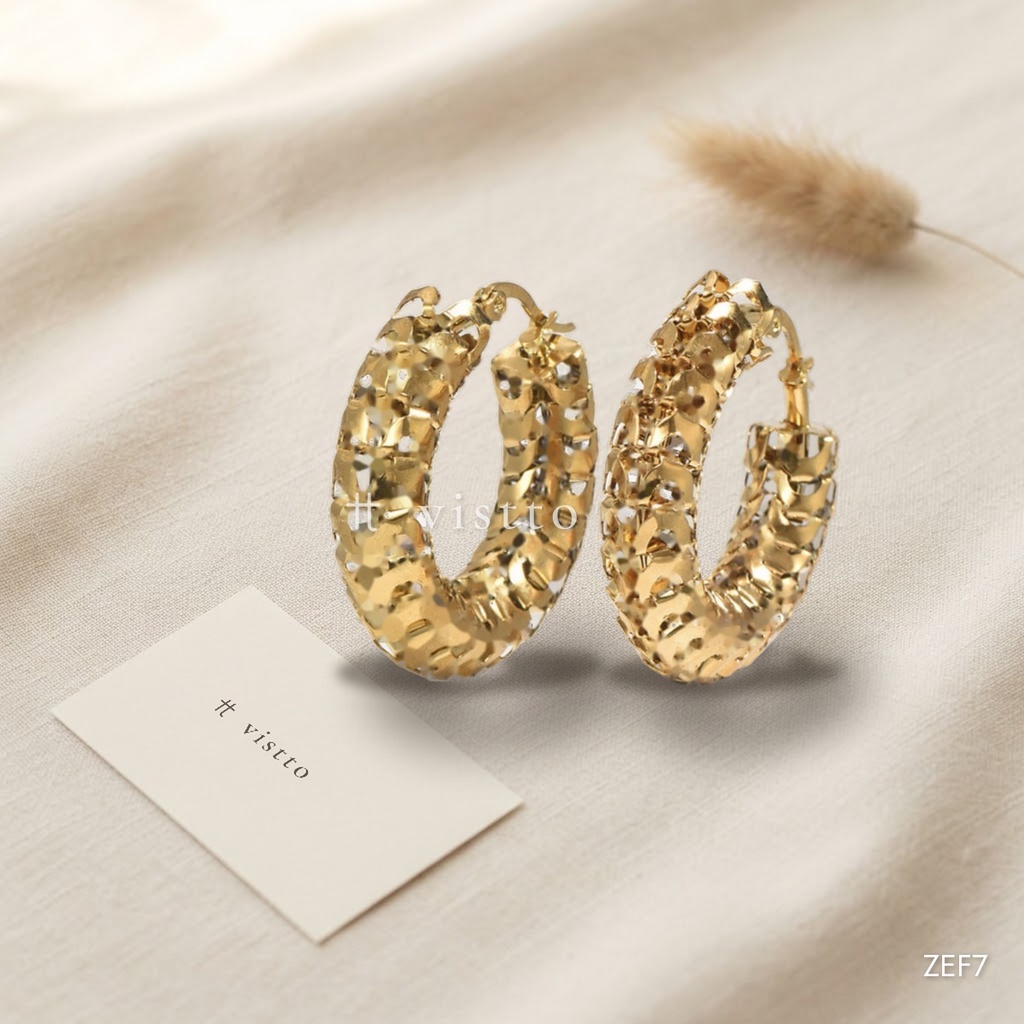Zarcillos dorados de argolla, gruesa de eslabones curvos calados