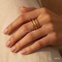 Anillo dorado abierto, tres bandas finas paralelas