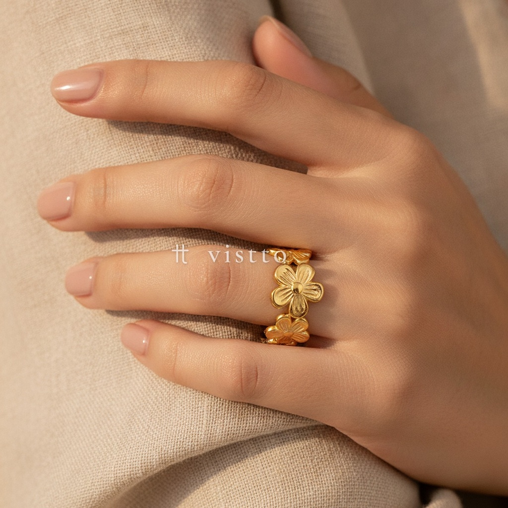 Anillo dorado ancho y abierto, diseño de banda de flores consecutivas con venas en relieve y acabado brillante