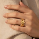 Anillo dorado ancho y abierto, diseño de banda de flores consecutivas con venas en relieve y acabado brillante