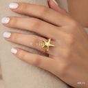 Anillo dorado abierto, banda trenzada con estrella de mar
