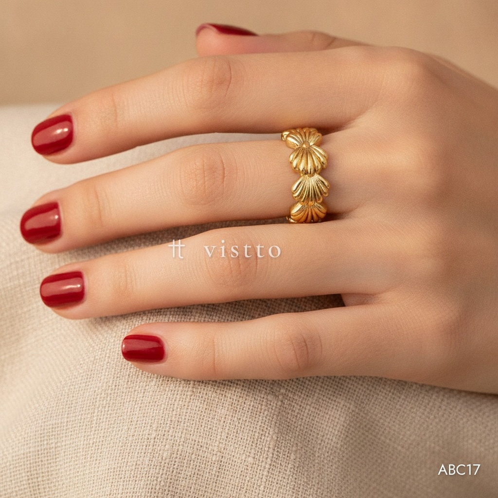 Anillo dorado abierto, banda de conchas