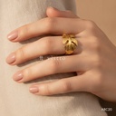 Anillo dorado abierto, hoja de monstera calada
