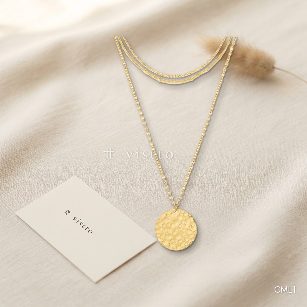 [CML1] Collar dorado, capas de cadenas finas con medalla martillada