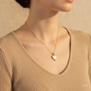 Collar dorado, fino con corazón de centro nácar