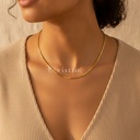 Collar dorado de cadena fina de eslabones tipo caja, con cierre de langosta y extensor
