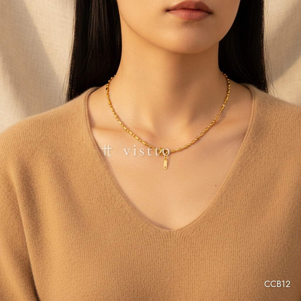 Collar dorado, cuentas alternadas de tubos y esferas