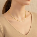 Collar dorado de cadena plana tipo serpiente de 3 mm con pequeñas estrellas grabadas, con cierre de langosta y extensor