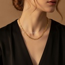 Collar dorado de cadena figaro gruesa de eslabones alternados, con extensor