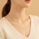 Collar dorado de cadena fina de barras con pequeñas bolitas espaciadas y extensor