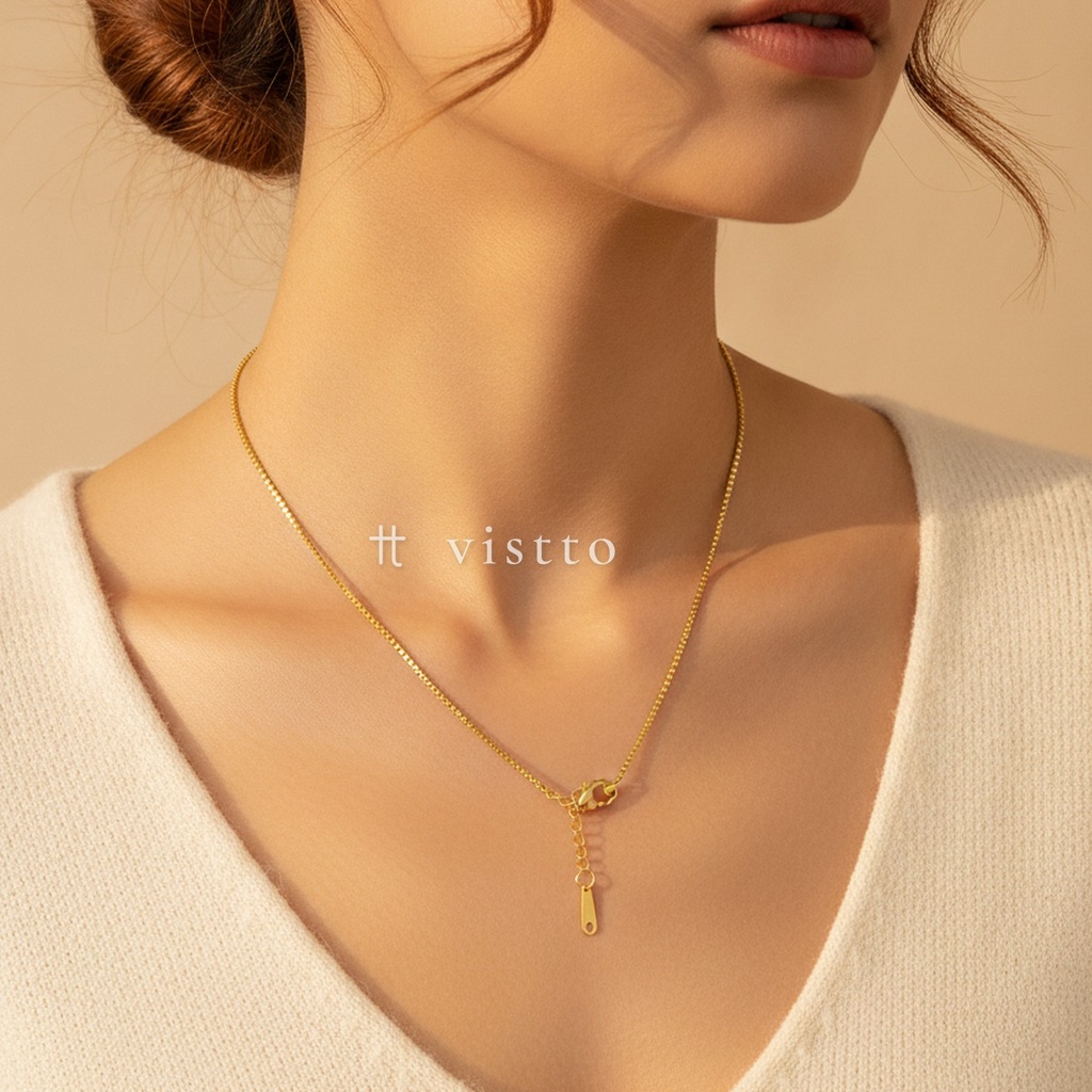 Collar dorado de cadena fina veneciana de eslabones cuadrados, con cierre de langosta y extensor