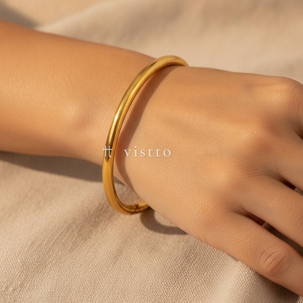 Pulsera dorada fina, diseño de brazalete rígido de banda tubular lisa con cierre de bisagra y acabado brillante
