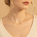 Collar dorado de barbada fina con pequeñas láminas planas