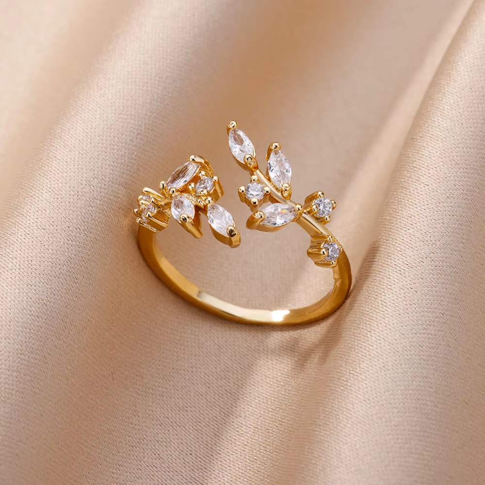 [A38] Anillo con flor de acero inoxidable 304 con baño de oro y recubrimiento PVD (Oro · G3014406)