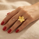 Anillo dorado abierto, aro doble con flor de cinco pétalos