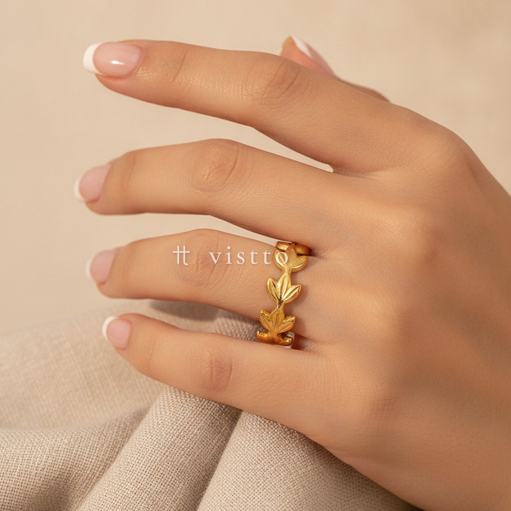 Anillo dorado ancho y abierto, diseño de banda de hojas de laurel con venas en relieve y acabado brillante