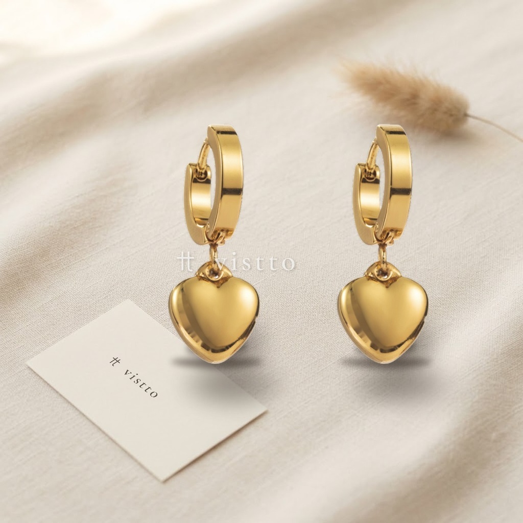 Zarcillos dorados de argolla huggie plana con dije colgante de corazón liso y bombeado