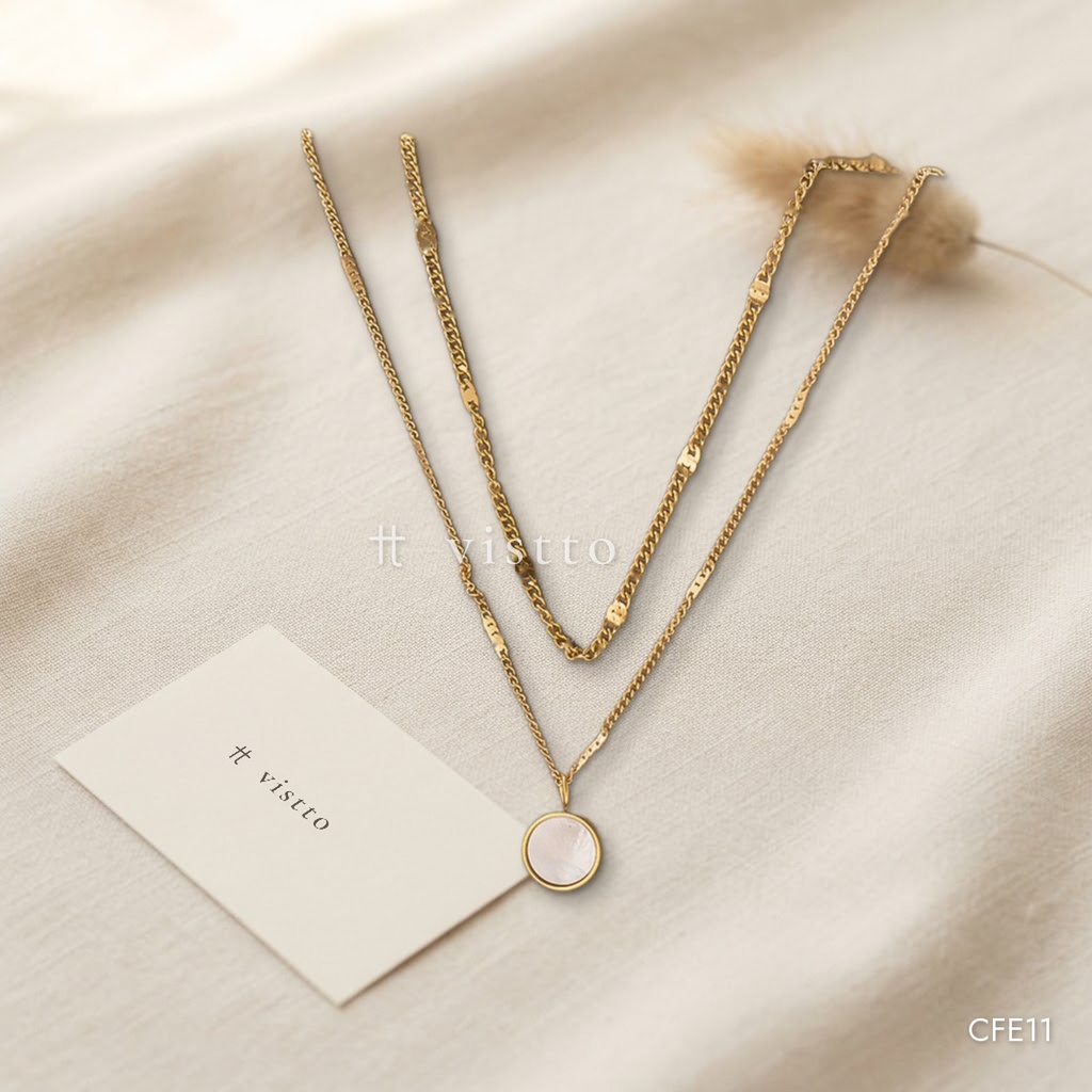 [CFE11] Collar dorado, doble cadena con dije redondo de nácar