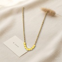 Collar dorado, cadena fina con ocho cubos centrales mate