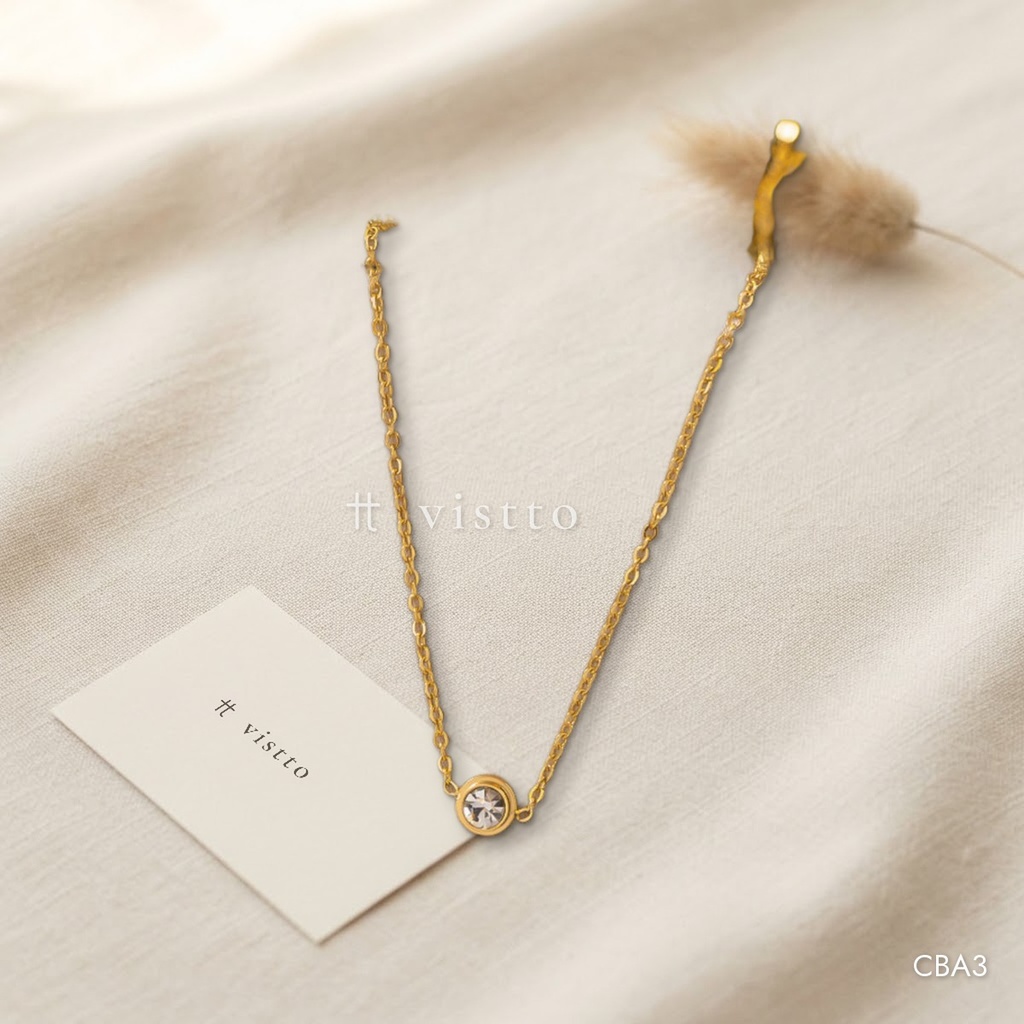 Collar dorado, cadena fina con dije redondo de una circonia