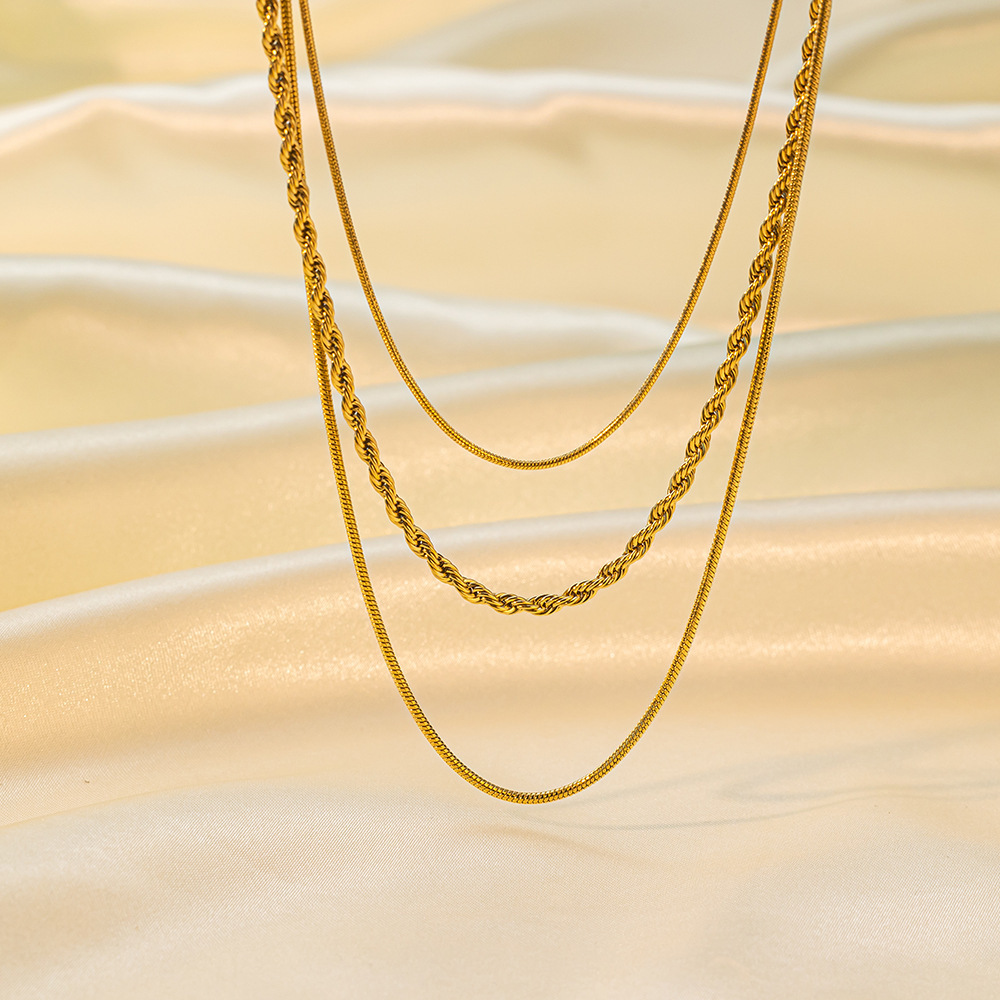 [C48] Collar de acero inoxidable 304 con baño de oro y recubrimiento PVD · NH47235623 (Oro · 【AH656】Collar de cadena de tres capas dorado)