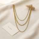 Collar dorado, tres capas de cadenas con torzal