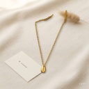 Collar dorado, fino con dije de gota