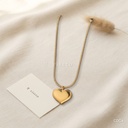 Collar dorado, serpiente fina con corazón abombado