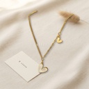 Collar dorado de cadena asimétrica combinada, con dije de corazón de concha blanca y pequeño corazón liso en el extensor