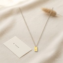 Collar dorado, fino con placa de letra Y