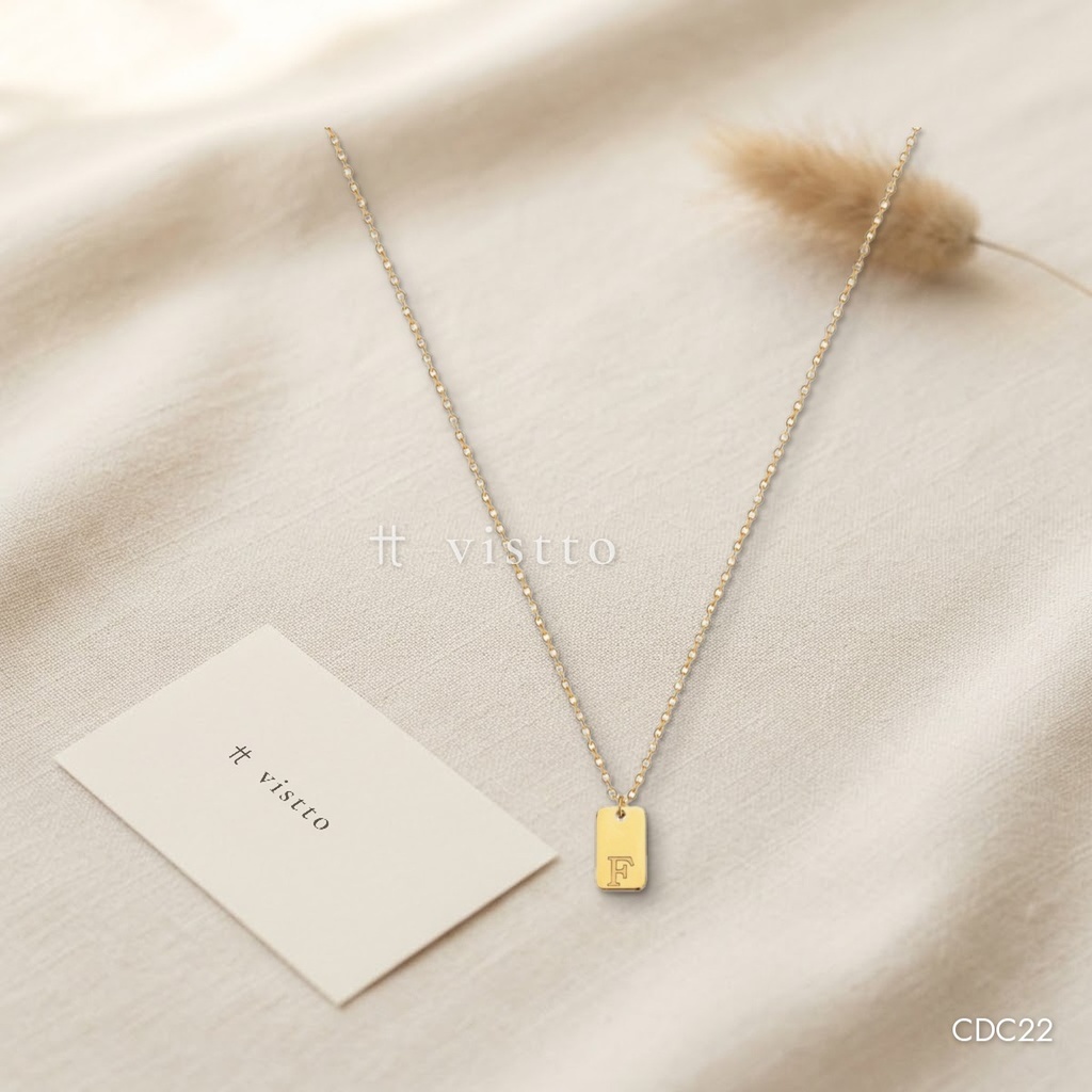 [CDC22] Collar dorado, fino con placa de letra F