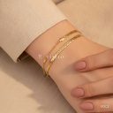 Pulsera dorada, cadena plana escalonada con textura rayada