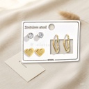 Set de tres pares de zarcillos dorados, botón, tachuela, corazón
