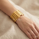 Pulsera dorada rígida, placas ovaladas superpuestas