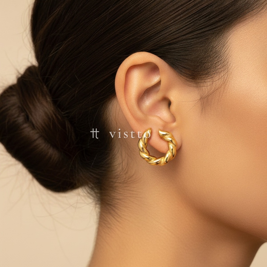 Earcuff dorado abierto, diseño de banda gruesa en espiral torcida con acabado brillante