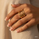 Anillo dorado abierto, cuatro bandas onduladas martilladas