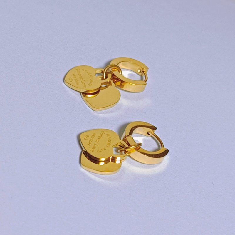 [Z51] Aretes con corazón de acero inoxidable 304 con recubrimiento PVD y chapado en oro 18k