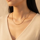 Collar dorado largo de cadena fina de eslabones tipo caja redondeada, con extensor