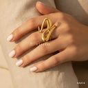 Anillo dorado abierto, linea fluida en forma de S