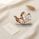Zarcillos dorados de botón, corona de tres circonias marquesa