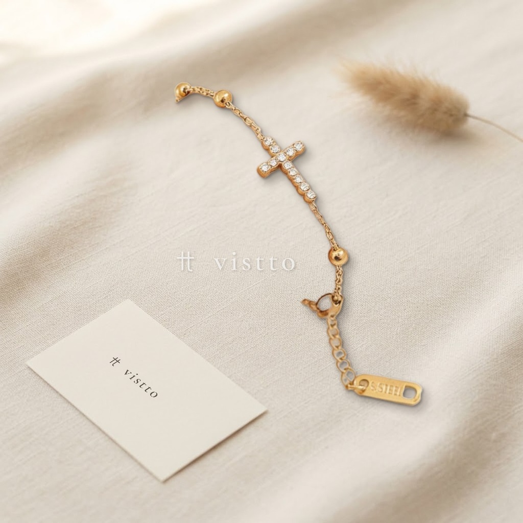 Pulsera dorada fina, diseño de cadena con bolitas y cruz central de circonias cúbicas transparentes, con extensor