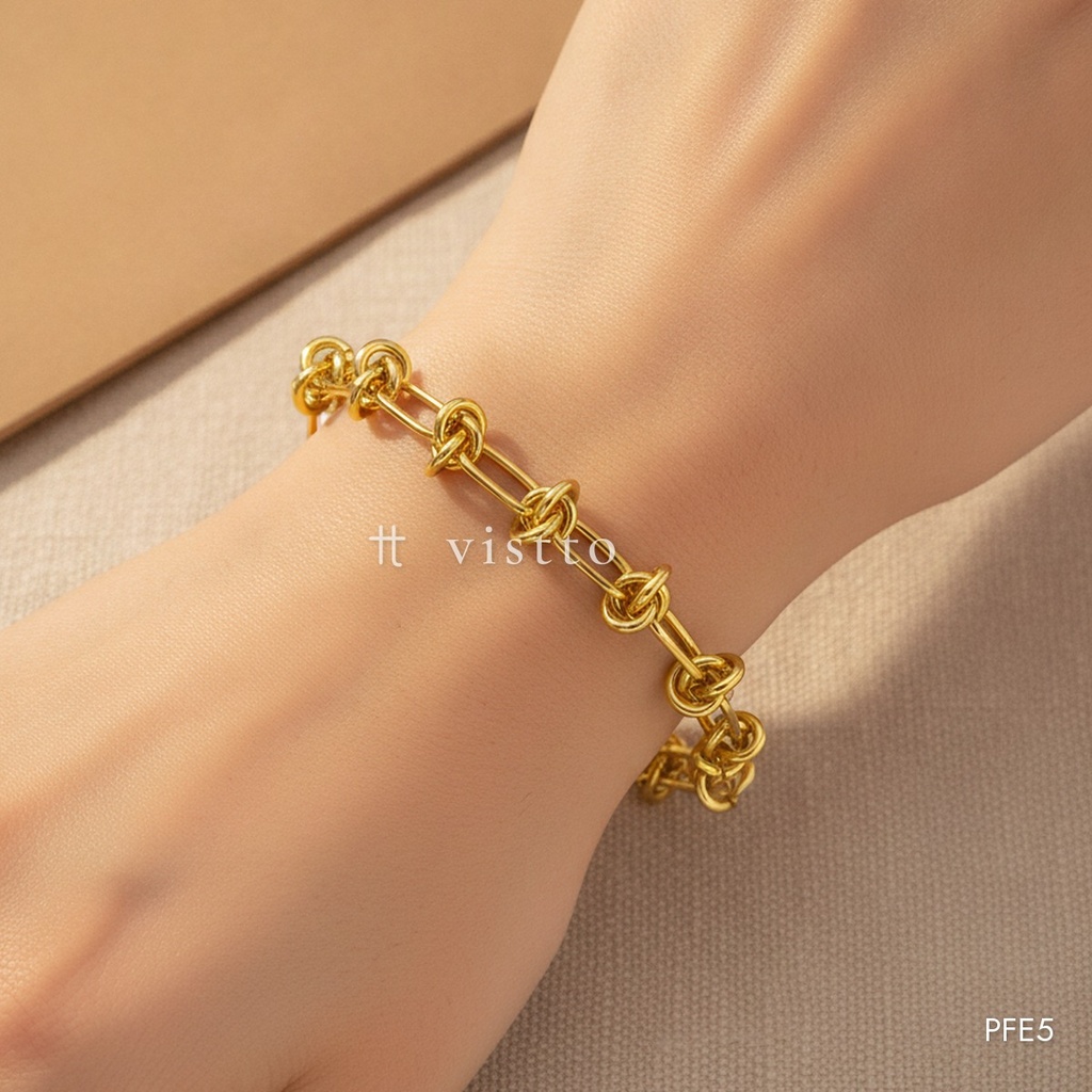Pulsera dorada, eslabones alargados con nudos intercalados