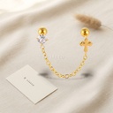 Zarcillos dorados de doble piercing unidos por cadena fina, con circonia transparente y motivo de cruz