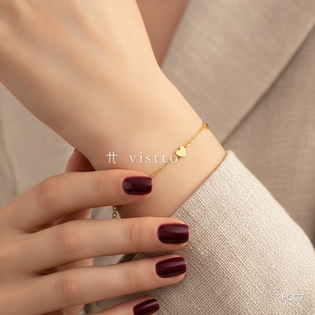 Pulsera dorada, cadena delgada con tres corazones pequeños