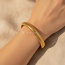 Pulsera dorada de grosor estándar, diseño flexible de malla acanalada tipo serpiente sin cierre y acabado brillante