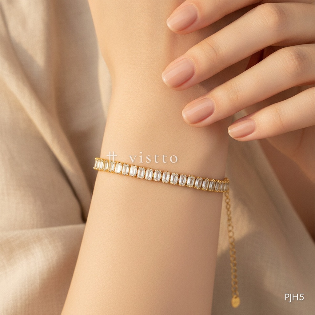 Pulsera dorada, línea de circonias rectangulares transparentes