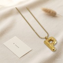 Collar dorado, serpiente con letra P abombada